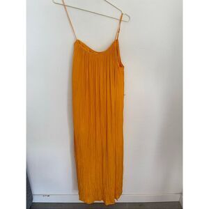 BANANA REPUBLIC Pleated Maxi Dress Size Medium NWT